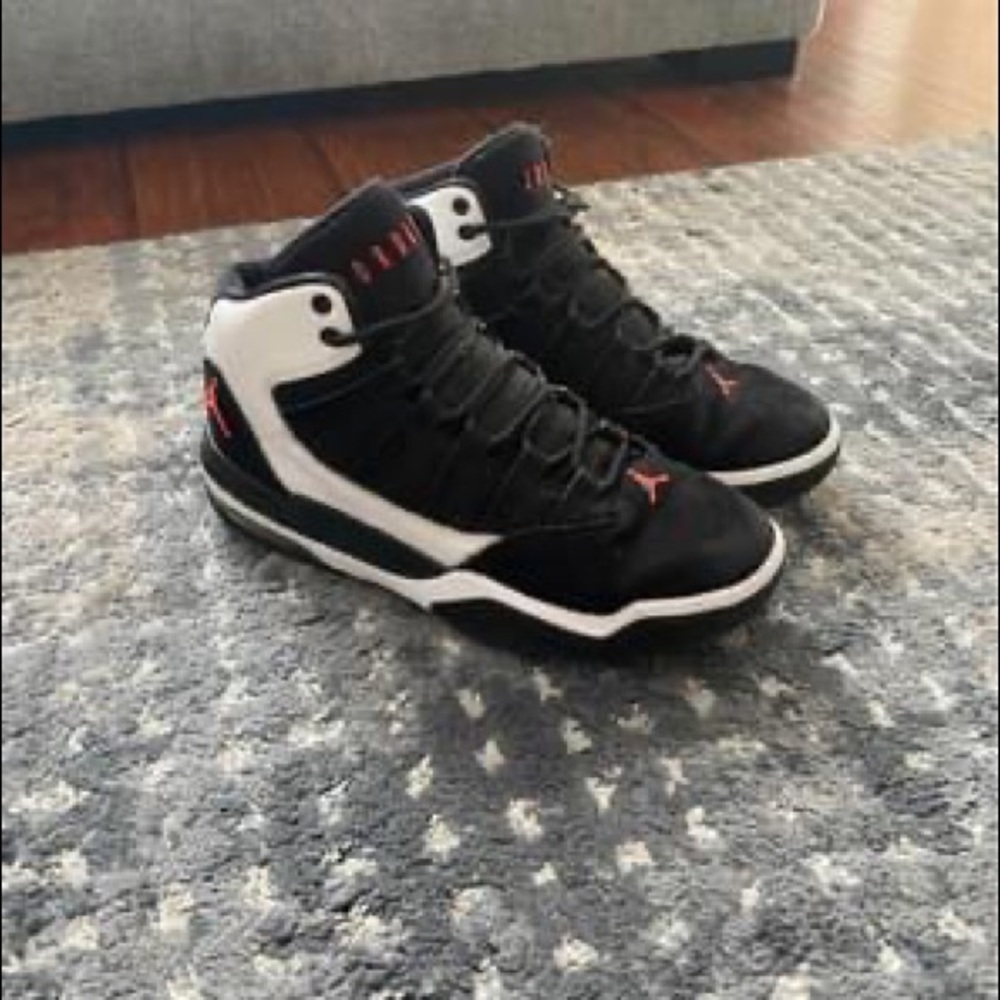 Air Jordan Boys Basketball Shoes Black Mid Top 5Y